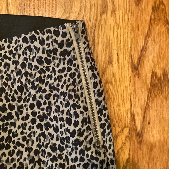 Leopard print A New Day cigarette pants Women’s sz 4 ankle pants - Picture 3 of 4
